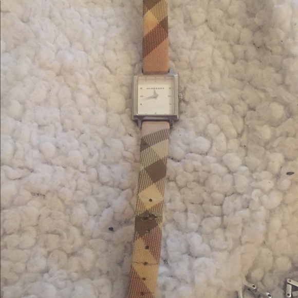 WOMENS BURBERRY WATCH - Picture 3 of 6